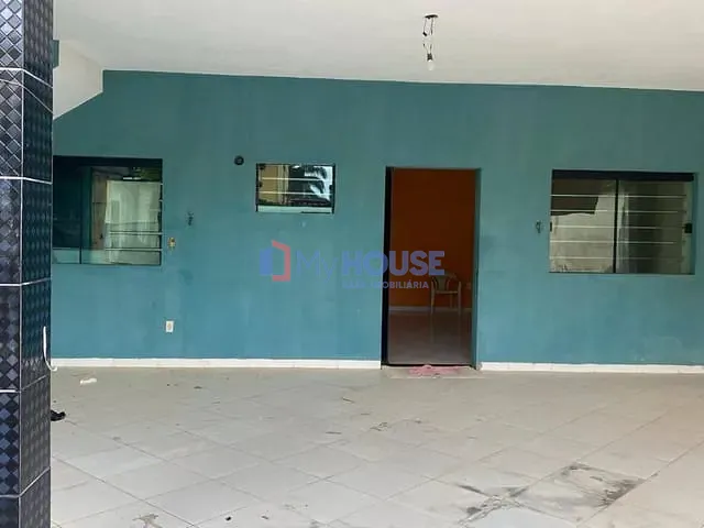 Casa 6 quartos e 2 banheiros, à venda, no bairro Olivença em Ilhéus