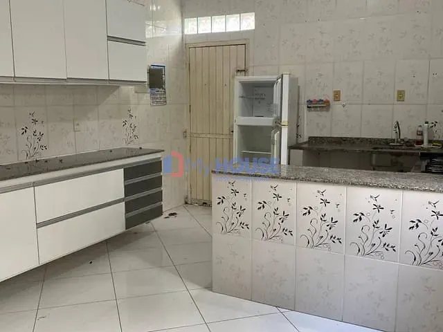 Casa 6 quartos e 2 banheiros, à venda, no bairro Olivença em Ilhéus