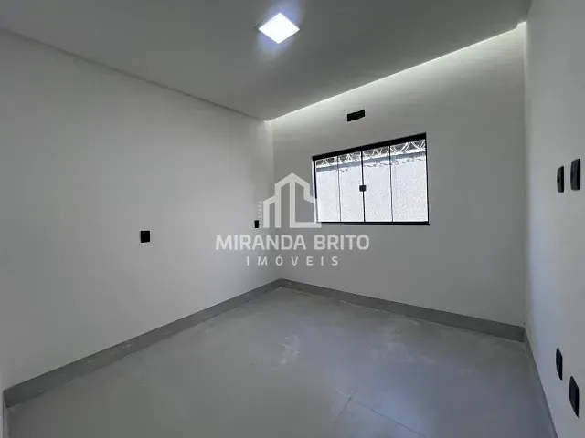 Casa 3 quartos e 2 banheiros, à venda, no bairro Jardim Veneza em Aparecida de Goiânia