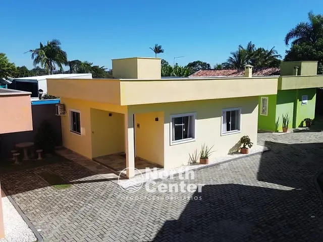 Casa 1 quarto e 1 banheiro, para alugar, no bairro Salinas em Balneário Barra do Sul