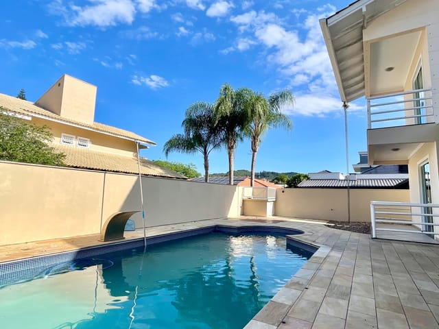 Casa para locação em condomínio fechado de Blumenau!