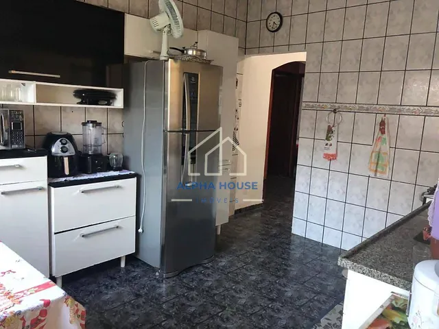 Casa com 250m² 2 quartos e 3 banheiros, à venda, no bairro Conjunto Residencial Araretama em Pindamonhangaba