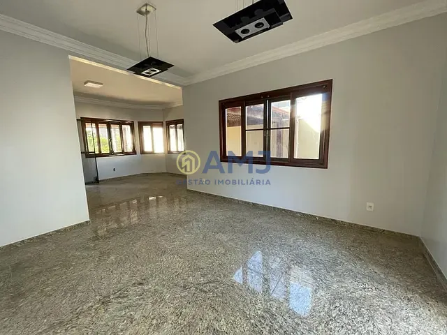 Casa com 552m² 2 quartos e 2 banheiros, à venda, no bairro Setor Jaó em Goiânia