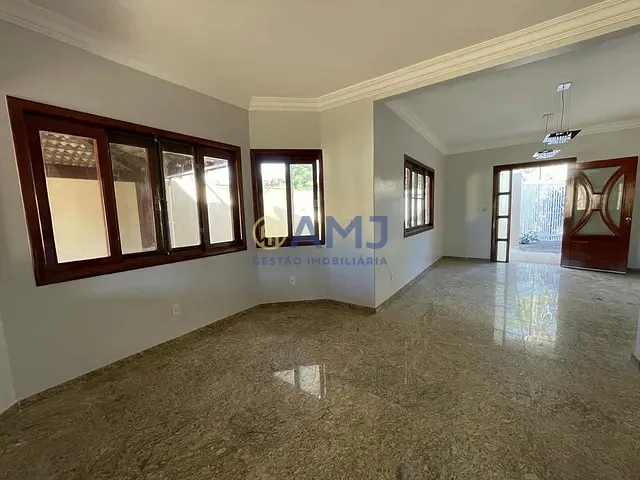 Casa com 552m² 2 quartos e 2 banheiros, à venda, no bairro Setor Jaó em Goiânia