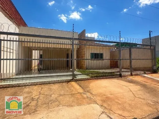 Casa com 300m² 4 quartos e 3 banheiros, à venda, no bairro Residencial Vale do Sol em Anápolis