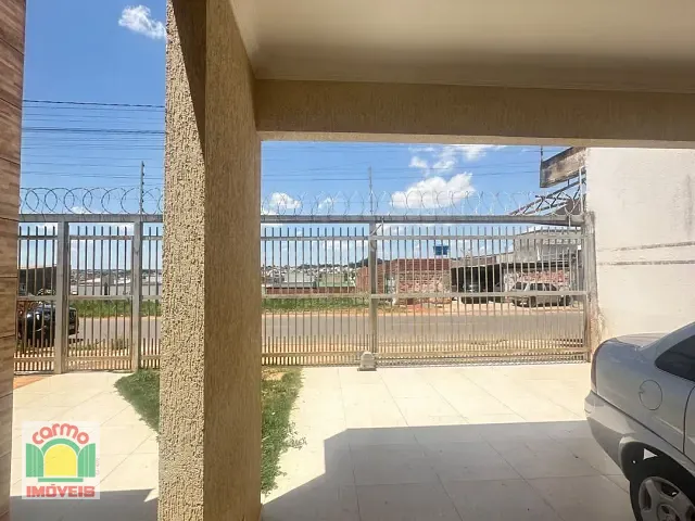 Casa com 300m² 4 quartos e 3 banheiros, à venda, no bairro Residencial Vale do Sol em Anápolis