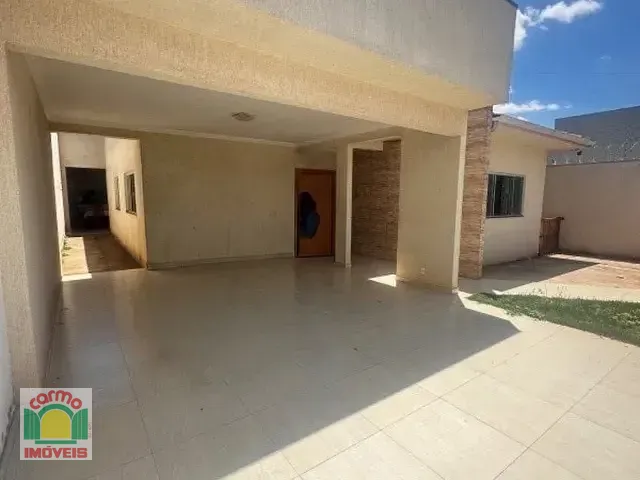 Casa com 300m² 4 quartos e 3 banheiros, à venda, no bairro Residencial Vale do Sol em Anápolis
