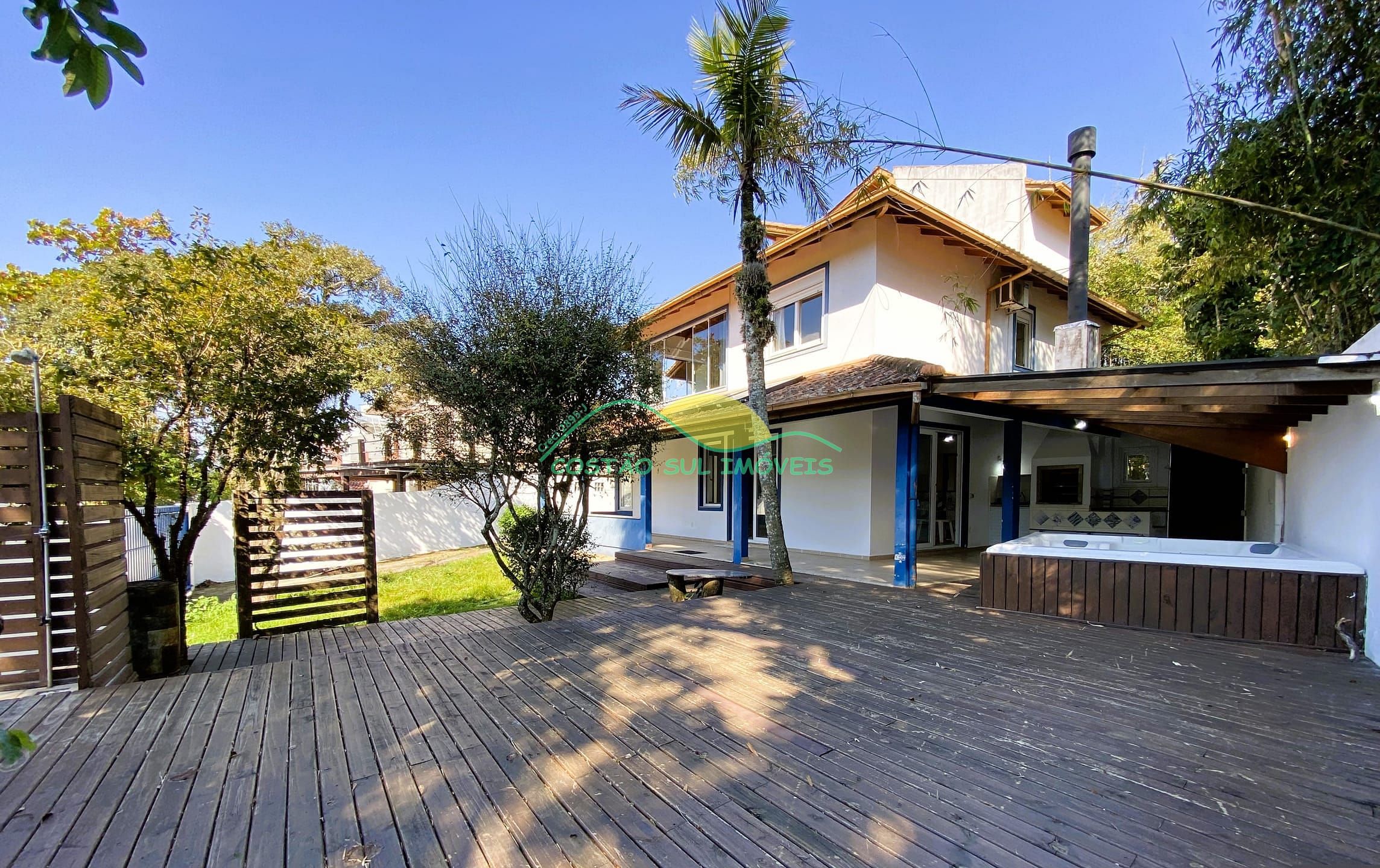 Casa à venda com 4 quartos, 250m² - Foto 2