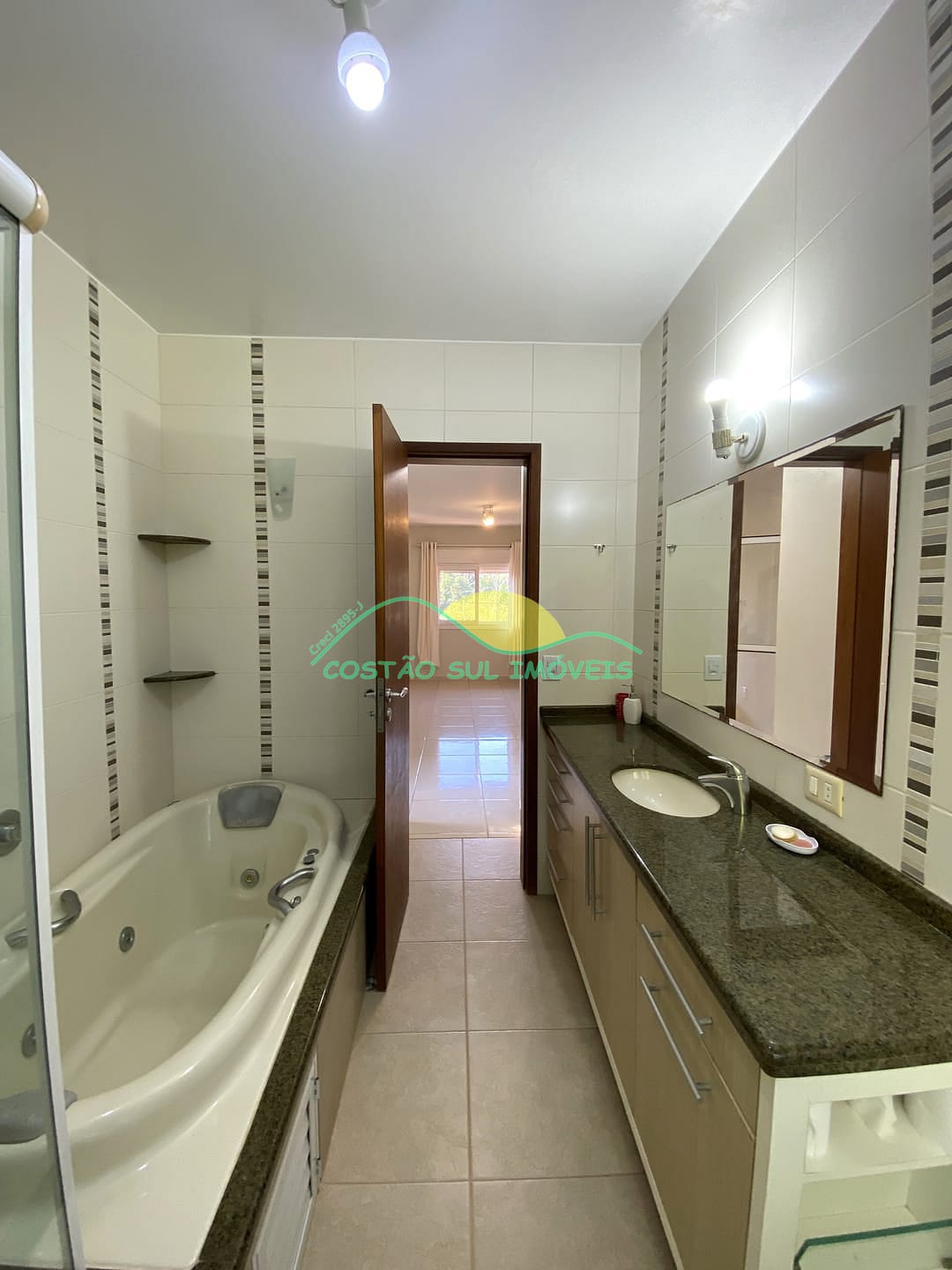 Casa à venda com 4 quartos, 250m² - Foto 25