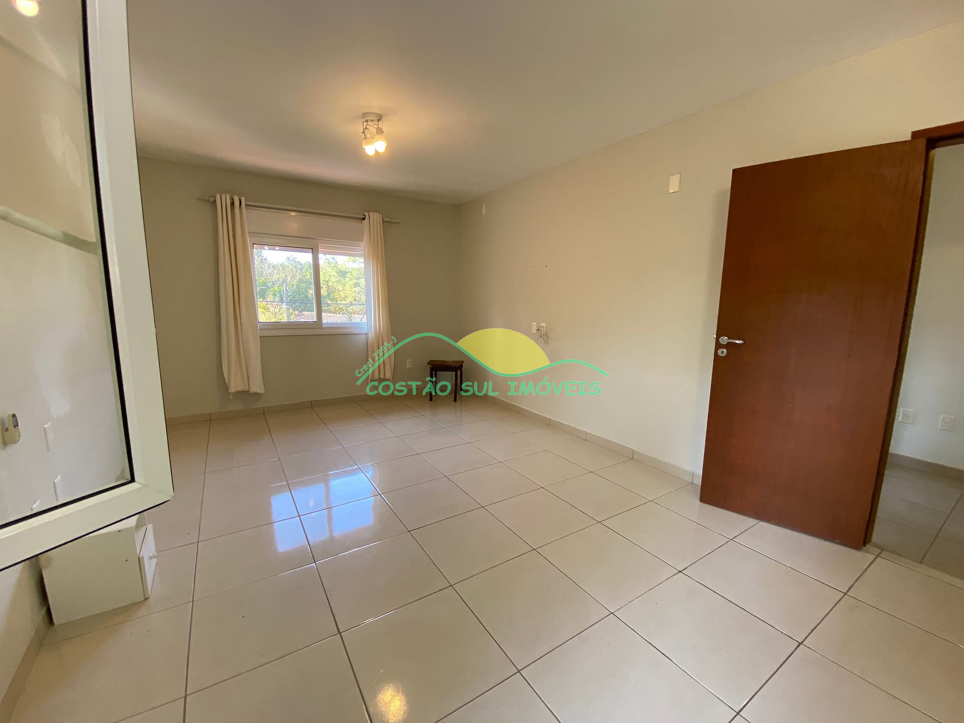 Casa à venda com 4 quartos, 250m² - Foto 27