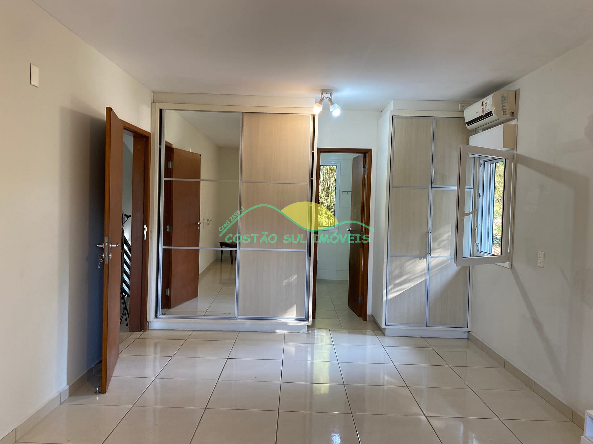 Casa à venda com 4 quartos, 250m² - Foto 28