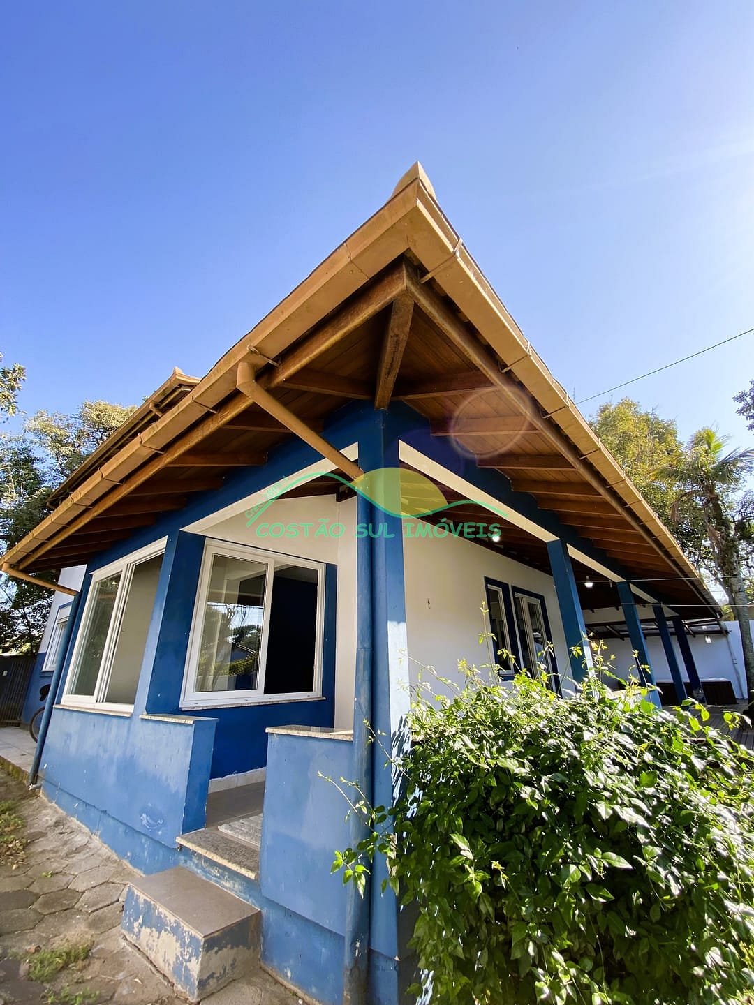 Casa à venda com 4 quartos, 250m² - Foto 1