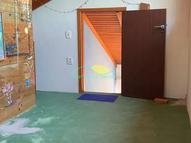Casa com 455m² 4 quartos e 3 banheiros, à venda, no bairro Morro das Pedras em Florianópolis