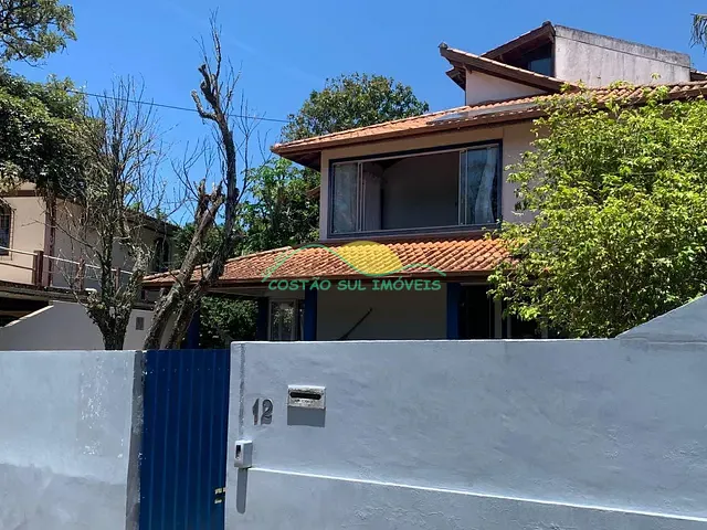 Casa com 455m² 4 quartos e 3 banheiros, à venda, no bairro Morro das Pedras em Florianópolis