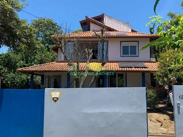 Casa com 455m² 4 quartos e 3 banheiros, à venda, no bairro Morro das Pedras em Florianópolis
