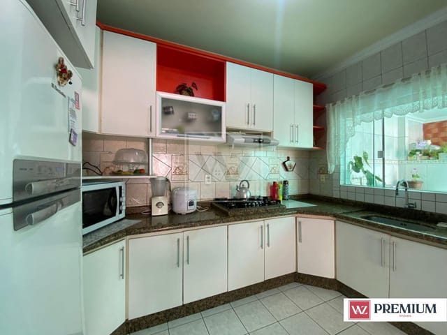 Casa com 418m² 4 quartos e 4 banheiros, à venda, no bairro Uvaranas em Ponta Grossa