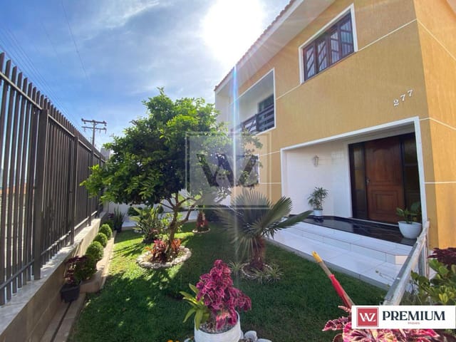 Casa com 418m² 4 quartos e 4 banheiros, à venda, no bairro Uvaranas em Ponta Grossa