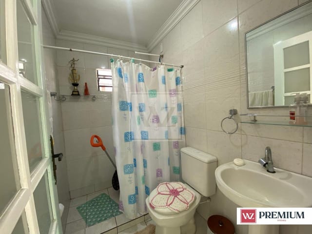 Casa com 418m² 4 quartos e 4 banheiros, à venda, no bairro Uvaranas em Ponta Grossa