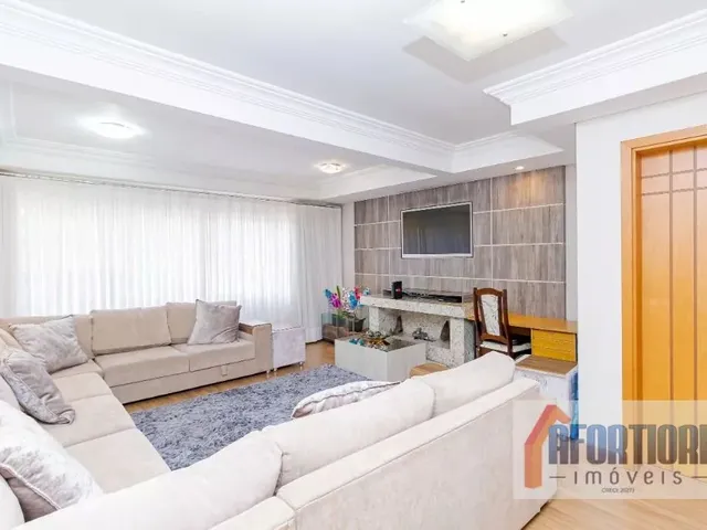 Casa com 363m² 2 quartos e 4 banheiros, à venda, no bairro Champagnat em Curitiba