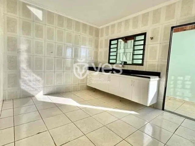 Casa com 150m² 3 quartos e 2 banheiros, à venda, no bairro Vila Estância em Araxá