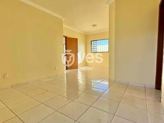 Casa com 150m² 3 quartos e 2 banheiros, à venda, no bairro Vila Estância em Araxá