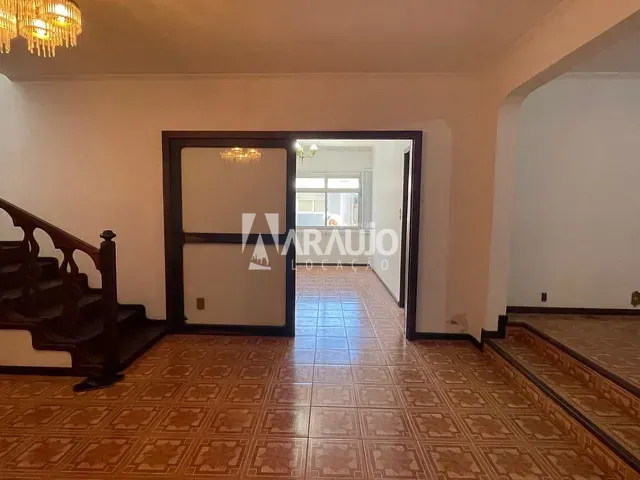 Casa com 325m² 4 quartos e 2 banheiros, para alugar, no bairro Centro em Navegantes