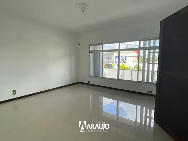 Casa com 325m² 4 quartos e 2 banheiros, para alugar, no bairro Centro em Navegantes