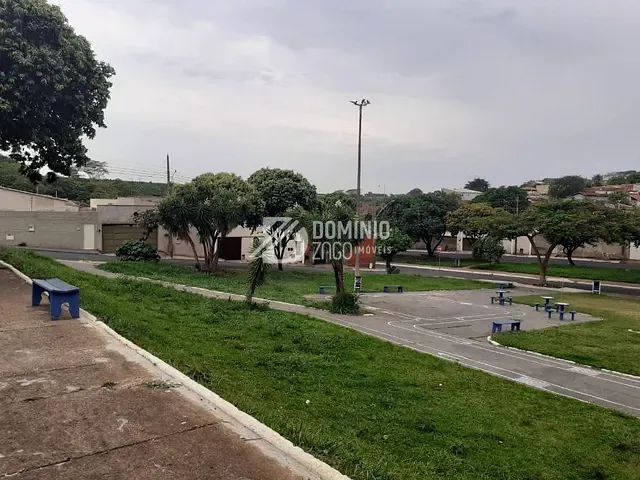 Casa com 240m² 4 quartos e 1 banheiro, à venda, no bairro Núcleo Habitacional Silvério Cartafina em Uberaba