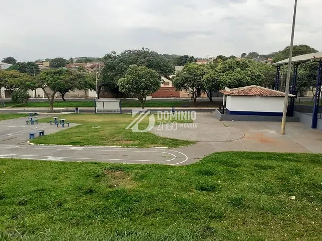 Casa com 240m² 4 quartos e 1 banheiro, à venda, no bairro Núcleo Habitacional Silvério Cartafina em Uberaba
