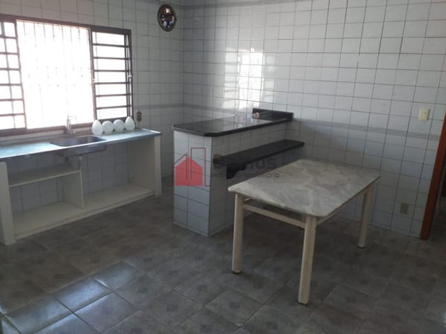Casa com 295m², à venda, no bairro Vila Rica em Pindamonhangaba