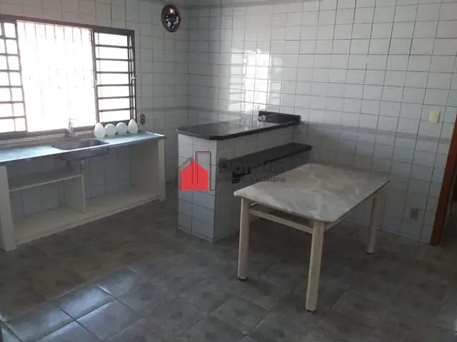 Casa com 295m², à venda, no bairro Vila Rica em Pindamonhangaba