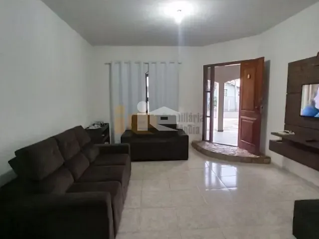 Casa com 288m² 3 quartos e 2 banheiros, à venda, no bairro Sn em Rolândia
