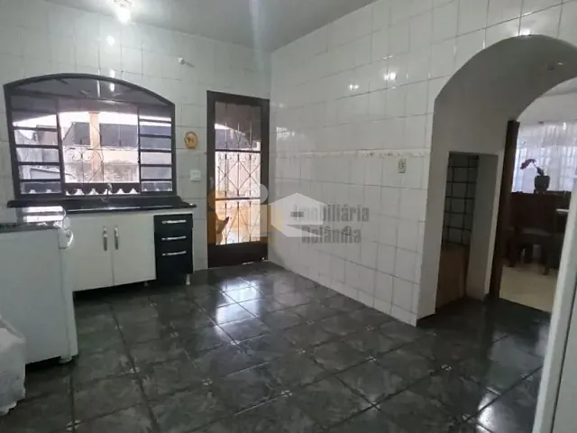 Casa com 288m² 3 quartos e 2 banheiros, à venda, no bairro Sn em Rolândia