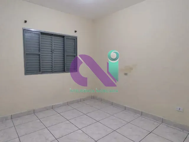 Casa 3 quartos e 2 banheiros, para alugar, no bairro Pestana em Osasco