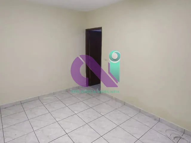 Casa 3 quartos e 2 banheiros, para alugar, no bairro Pestana em Osasco