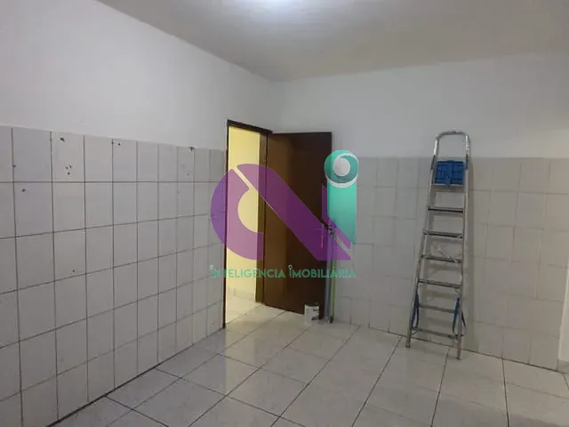 Casa 3 quartos e 2 banheiros, para alugar, no bairro Pestana em Osasco