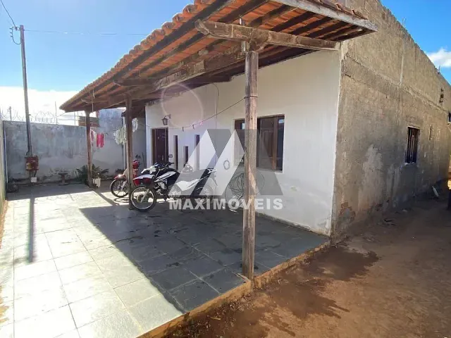Casa com 264m² 3 quartos e 2 banheiros, à venda, no bairro Vera Cruz em Araçuaí