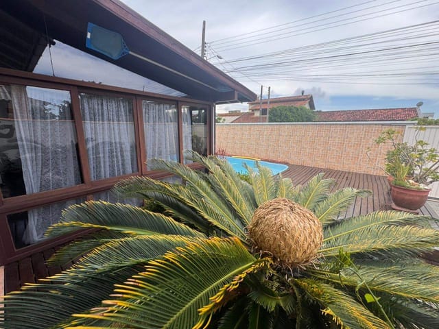 Casa 4 quartos e 5 banheiros, à venda, no bairro Ingleses do Rio Vermelho em Florianópolis