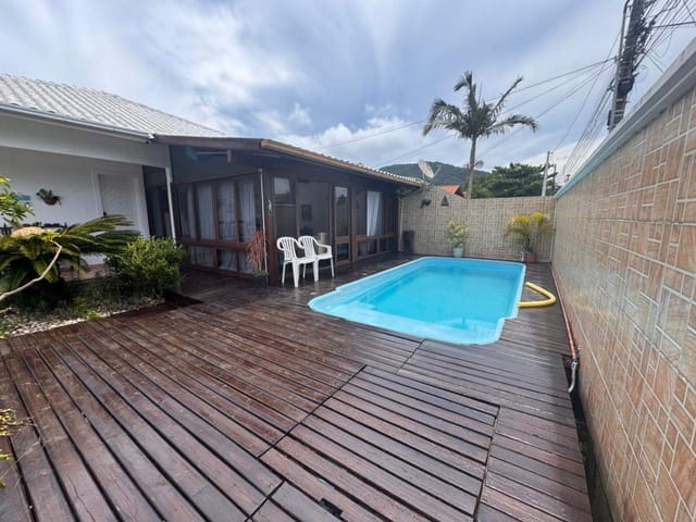 Casa 4 quartos e 5 banheiros, à venda, no bairro Ingleses do Rio Vermelho em Florianópolis