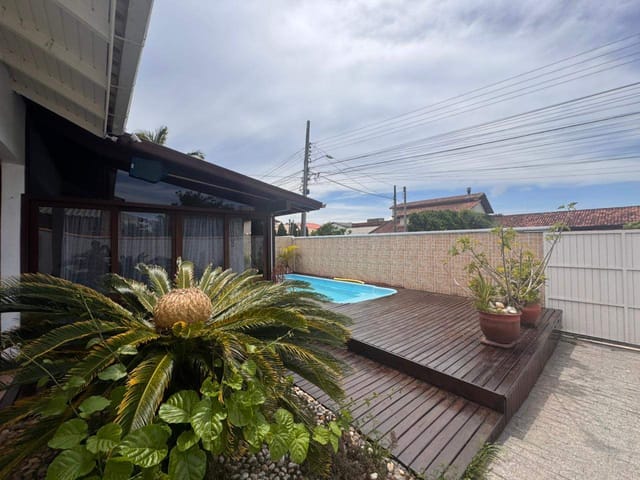 Casa 4 quartos e 5 banheiros, à venda, no bairro Ingleses do Rio Vermelho em Florianópolis