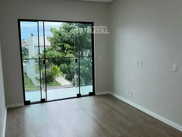 Casa com 260m² 3 quartos e 4 banheiros, para alugar, no bairro Gleba Ribeirão Limeiro em Londrina
