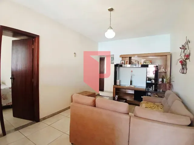 Casa 4 quartos e 1 banheiro, à venda, no bairro Caiçaras em Belo Horizonte