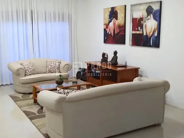 Casa com 463m² 4 quartos e 3 banheiros, à venda, no bairro Areal em Pelotas