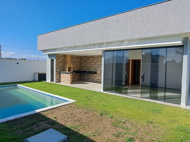 Casa 3 quartos e 2 banheiros, à venda, no bairro Extensão do Bosque em Rio das Ostras