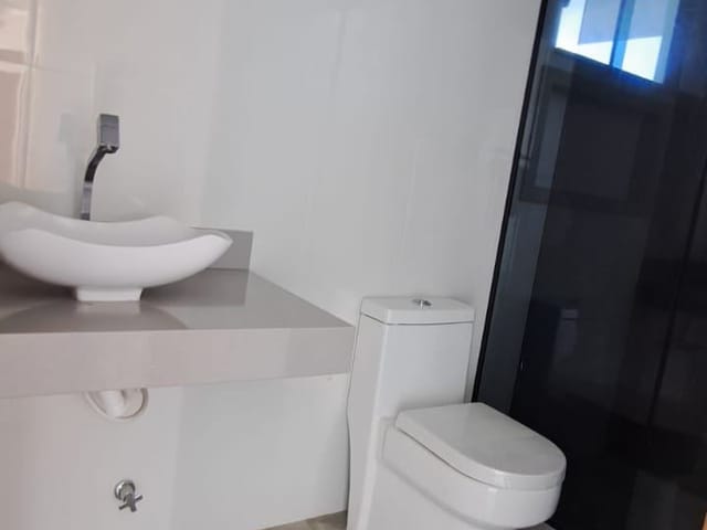 Casa 3 quartos e 2 banheiros, à venda, no bairro Extensão do Bosque em Rio das Ostras