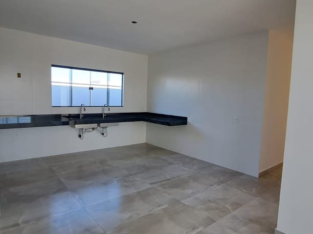 Casa 3 quartos e 2 banheiros, à venda, no bairro Extensão do Bosque em Rio das Ostras