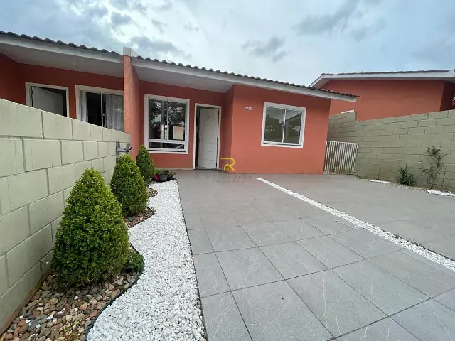 Casa com 50m² 2 quartos e 1 banheiro, à venda ou para alugar, no bairro Núcleo Habitacional 2000 em Guarapuava
