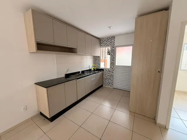 Casa com 50m² 2 quartos e 1 banheiro, à venda ou para alugar, no bairro Núcleo Habitacional 2000 em Guarapuava