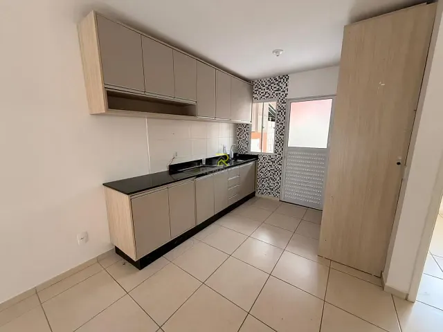 Casa com 50m² 2 quartos e 1 banheiro, à venda ou para alugar, no bairro Núcleo Habitacional 2000 em Guarapuava