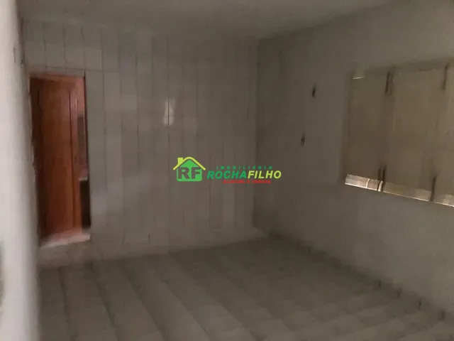 Casa com 180m² 4 quartos e 3 banheiros, à venda, no bairro Saci em Teresina